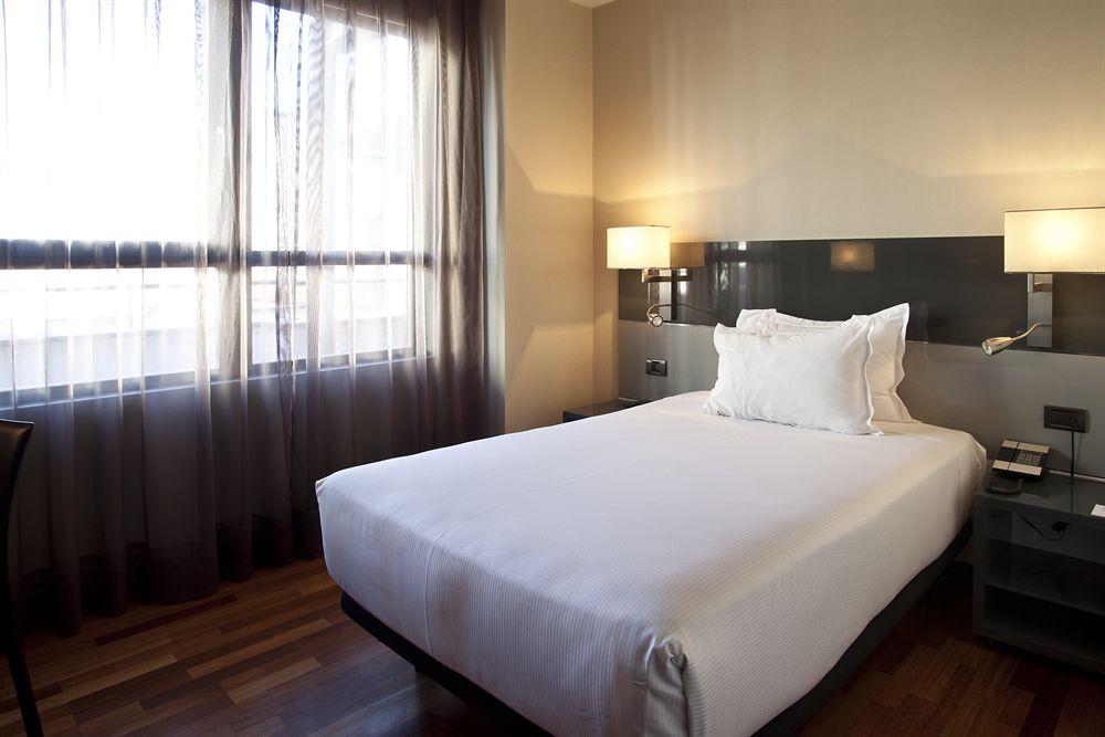 Ac Hotel Avenida De America By Marriott Madrid Dış mekan fotoğraf